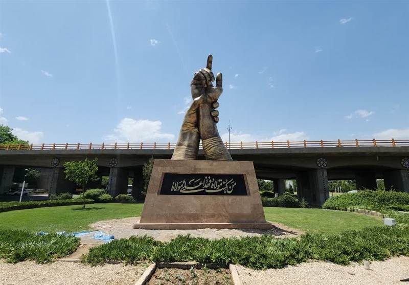 رونمایی از المان فاخر غدیردر مشهد/ طبخ 168 دیگ غذا به یاد کودکان میناب / اخبار خراسان رضوی - اخبار استانها
