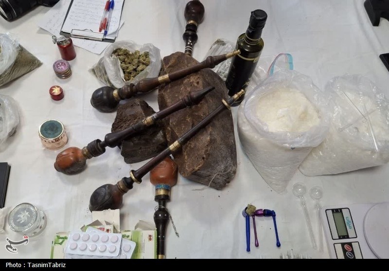 کشف 840 کیلوگرم مواد مخدر و 6 قبضه سلاح در مرزهای کشور / اخبار کردستان - اخبار استانها