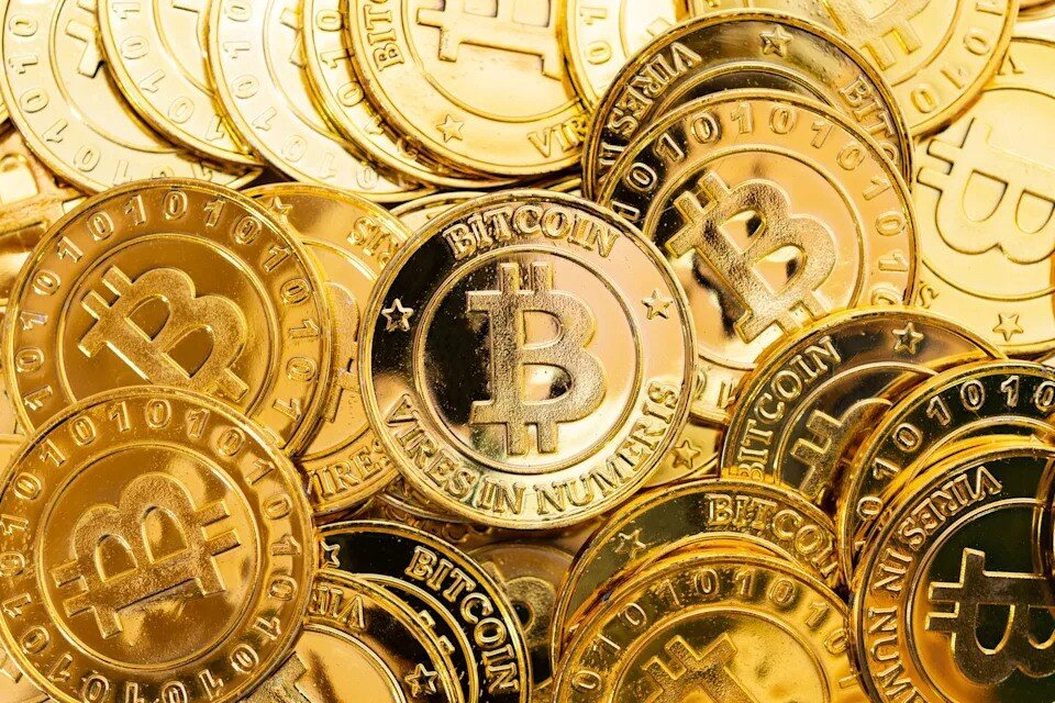آیا بیتکوین جایگزین دلار آمریکا میشود؟ / بیتکوین , دلار آمریکا , رمزارز , اقتصاد دیجیتال , ارز ذخیره