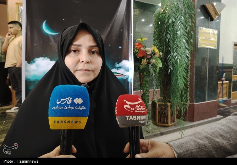 خانواده 323 شهید جنگ رمضان در شهرستانهای استان تهران تجلیل شدند / اخبار استان تهران - اخبار استانها