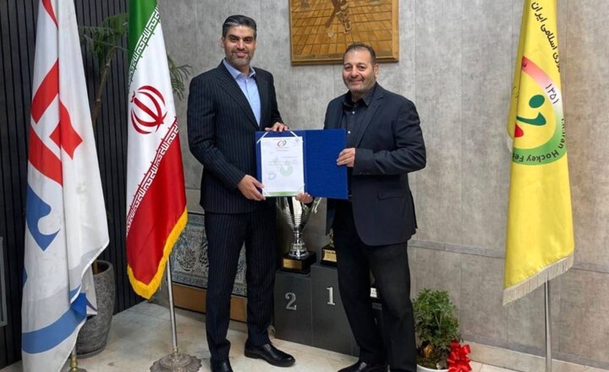 حضور مدیرعامل پرسپولیس در نهاد ریاست جمهوری؛ ابهام در سهمیه آسیایی و خطر تعلیق / پرسپولیس , سهمیه آسیایی , نهاد ریاست جمهوری , دخالت سیاسی , تعلیق فوتبال