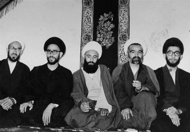 خاطرات رهبر شهید درباره عادت جالبی که ایشان در مساجد مشهد باب کردند / جدیدترین اخبار مرتبط با آیت الله امام خامنهای - اخبار حوزه امام و رهبری