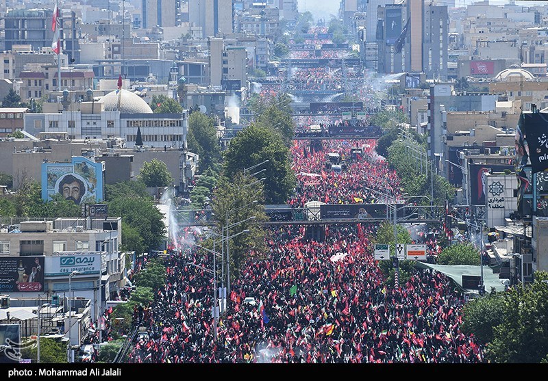 خودروی حامل پیکر مطهر رهبر شهید انقلاب در میدان آزادی متوقف شده است / اخبار سیاسی روز , اخبار سیاست داخلی