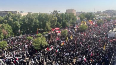 پیکر رهبر شهید ایران در مسیر حرم حضرت علی(ع)+فیلم