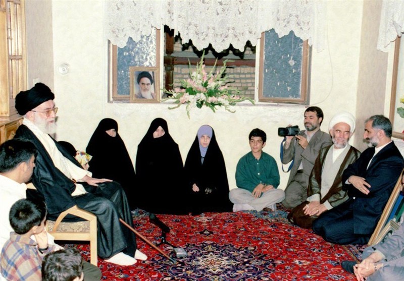 وقتی رهبر شهید در کوچههای همدان مهمان خانوادههای آسمانی شد / اخبار همدان - اخبار استانها
