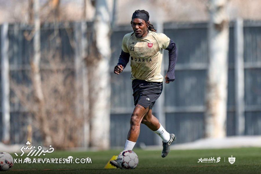 بیفوما با ظاهری متفاوت در تمرینات پرسپولیس؛ آینده مهاجم کنگویی در هالهای از ابهام / پرسپولیس , تیوی بیفوما , مهدی تارتار , لیگ برتر , نقل و انتقالات