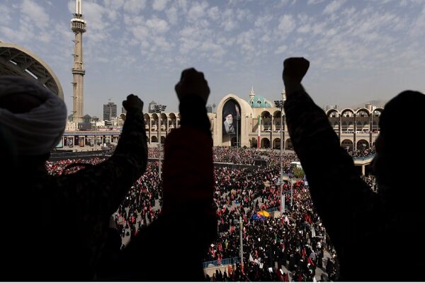 نیویورک تایمز: مراسم وداع با آیتالله خامنهای نمایش وحدت ایرانیان بود
