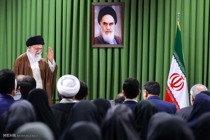 آیتالله خامنهای از اصل حاکمیت و استقلال ایران دفاع کردند