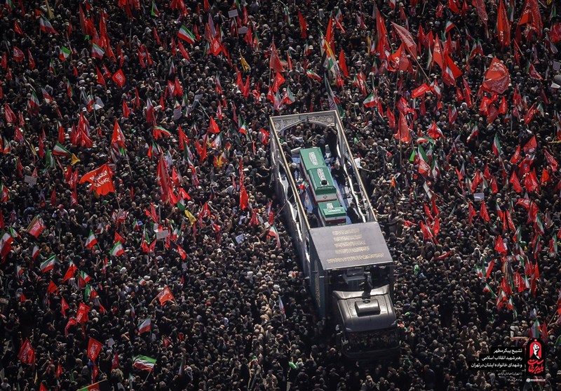نمایی هوایی از خودروی حامل پیکر امام شهید امت در خیابان آزادی / اخبار سیاسی روز , اخبار سیاست داخلی