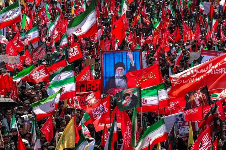 تشییع پیکر رهبر شهید انقلاب به حماسه وفاداری و نماد عزت تبدیل شد