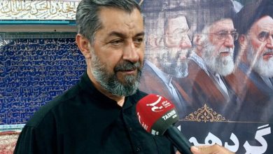 از اهدای گل به کودکان تا دلتنگی یاران؛ قصه خادم نماز جمعه بهارستان / اخبار استان تهران - اخبار استانها