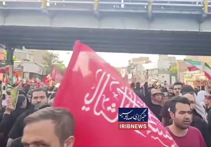سیل جمعیت مردم در عزای آقای شهید ایران - پل چوبی به سمت پل روشندلان / اخبار سیاسی روز , اخبار سیاست داخلی