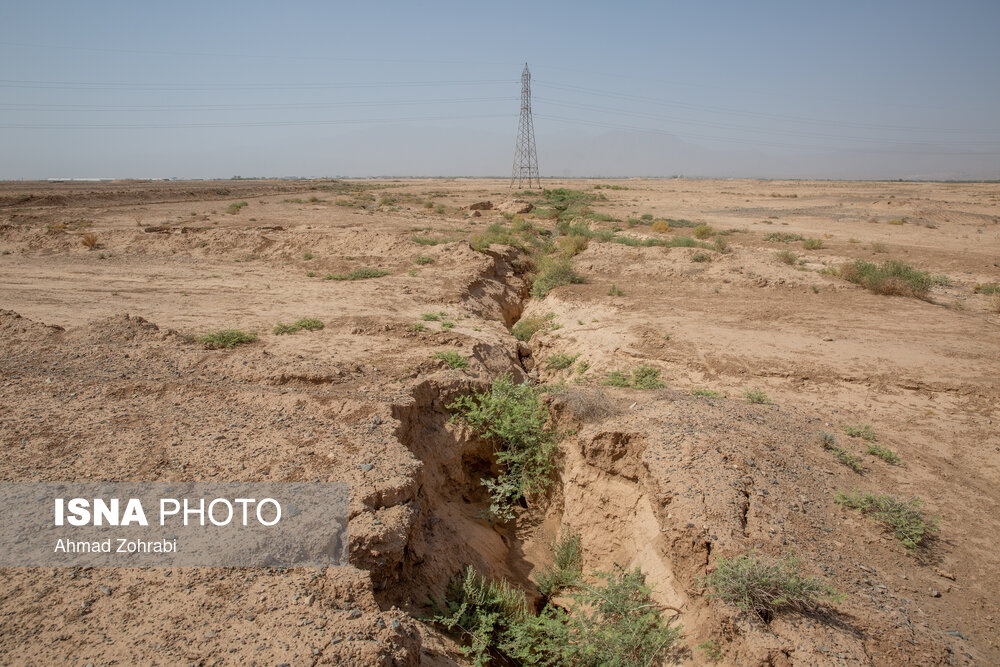 فعالیت ۱۴۵۰ حلقه چاه عمیق در کشور؛ فارس در صدر برداشت آب / چاه عمیق , برداشت آب , فرونشست زمین , منابع آب زیرزمینی , استان فارس