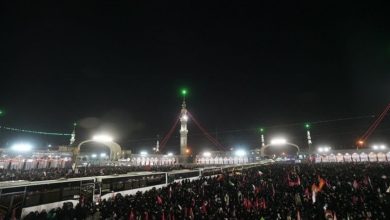 مسجد جمکران ساعاتی پیش از آغاز مراسم تشییع امام شهید مملو از جمعیت شد / اخبار قم - اخبار استانها