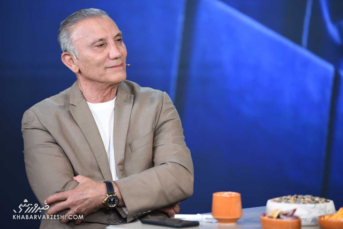 حمید درخشان: دریافتی پیمان حدادی از پرسپولیس بیشتر از ۲۰۰ میلیون است/ شفافسازی کنید / حمید درخشان , پیمان حدادی , پرسپولیس , شفافسازی مالی , فوتبال ایران