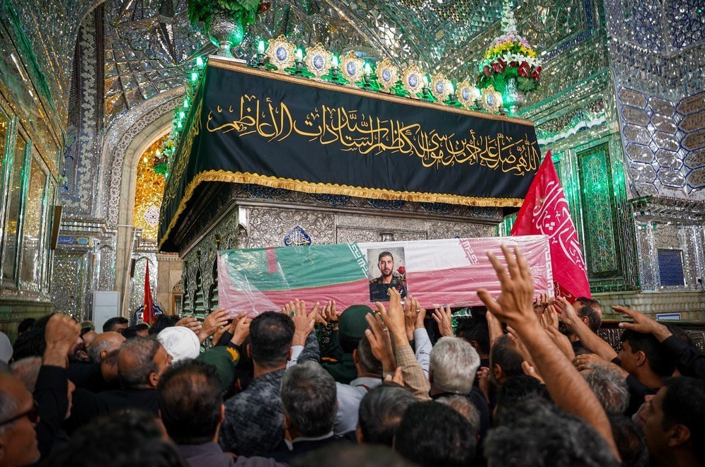 پیکر رزمنده شهید دلاور کواری در حرم شاهچراغ (ع) تشییع شد + تصاویر / اخبار فارس - اخبار استانها