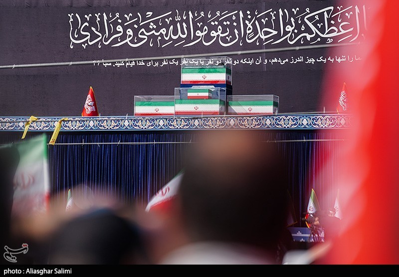 برخی از تولیدات تسنیم به زبانهای خارجی درباره مراسم وداع امام شهید / اخبار سیاسی روز , اخبار نیروهای مسلح ایران