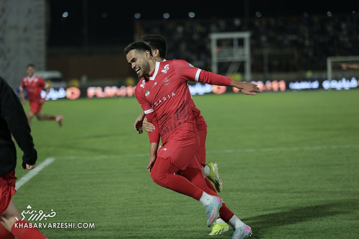 ابهام در بازگشت اورونوف؛ سرمربی پرسپولیس پیگیر وضعیت ستاره ازبکستانی / پرسپولیس , اورونوف , لیگ برتر , فوتبال ایران , نقل و انتقالات