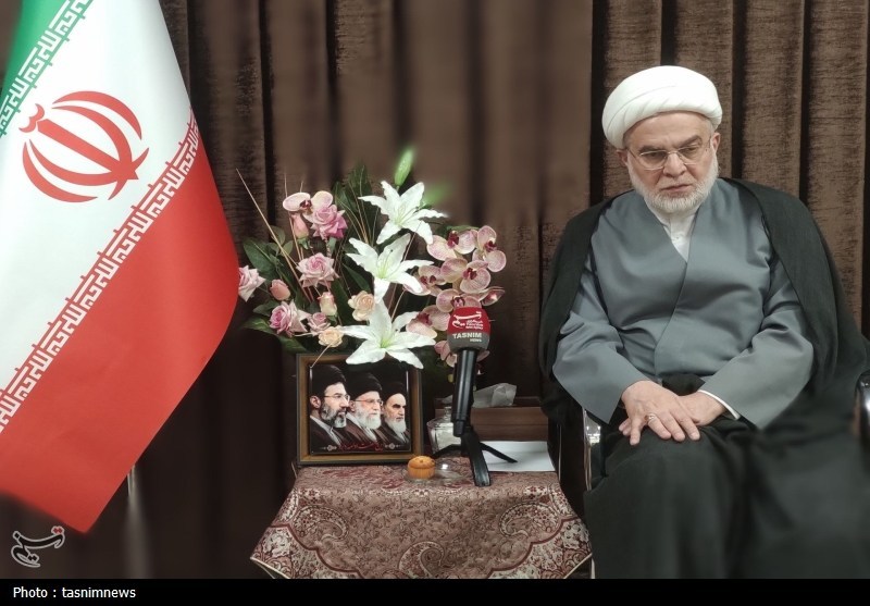 پورذهبی: گرامیداشت رهبر شهید فرصتی برای تبیین سیره و روش ایشان است / اخبار کردستان - اخبار استانها
