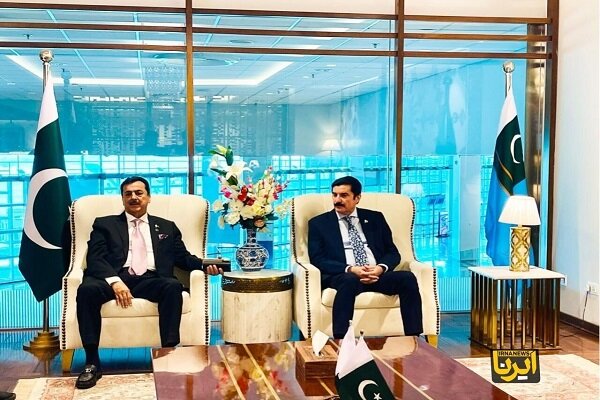 گیلانی: خدمات رهبر شهید ایران در جهان اسلام زنده میماند