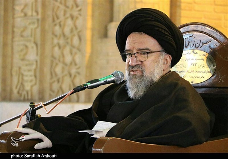 آیتالله خاتمی: ملت ایران در برابر تهدیدات آمریکا تسلیم نمیشود / اخبار کرمان - اخبار استانها