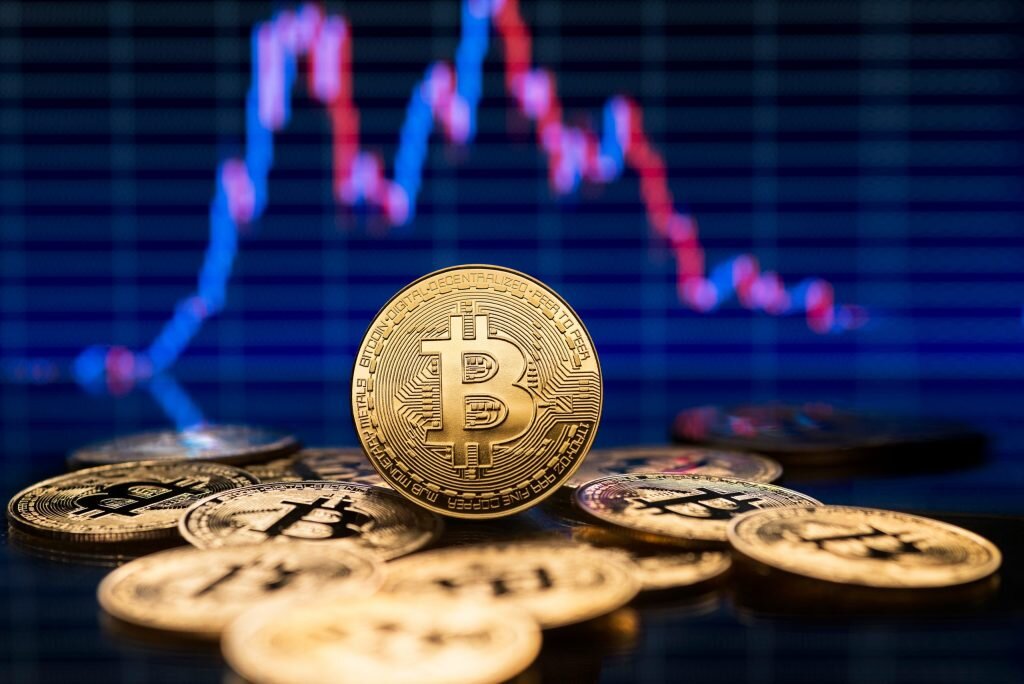 جهش قیمت بیتکوین به نزدیکی ۶۴ هزار دلار با بسته شدن اجباری موقعیتهای فروش / بیتکوین , قیمت , معاملات , ارز دیجیتال , جهش