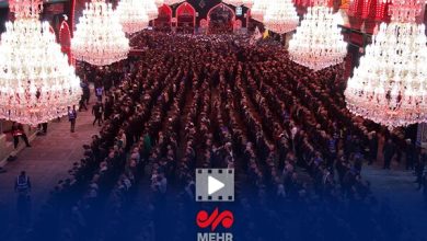 تصاویری از اقامه نماز بر پیکر آقای شهید در حرم مطهر امام حسین(ع)