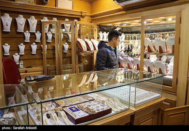 کلاهبرداری زوج سوریهای با کارتهای بانکی سرقتی در طلافروشیهای مرکزی / اخبار مرکزی - اخبار استانها