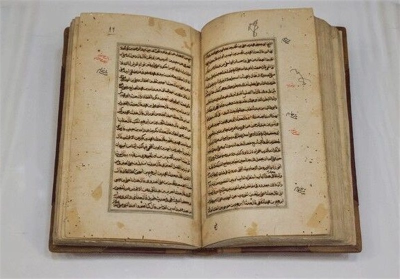 رونمایی از نسخه خطی کتاب اهدایی رهبر شهید به کتابخانه حرم رضوی / اخبار خراسان رضوی - اخبار استانها