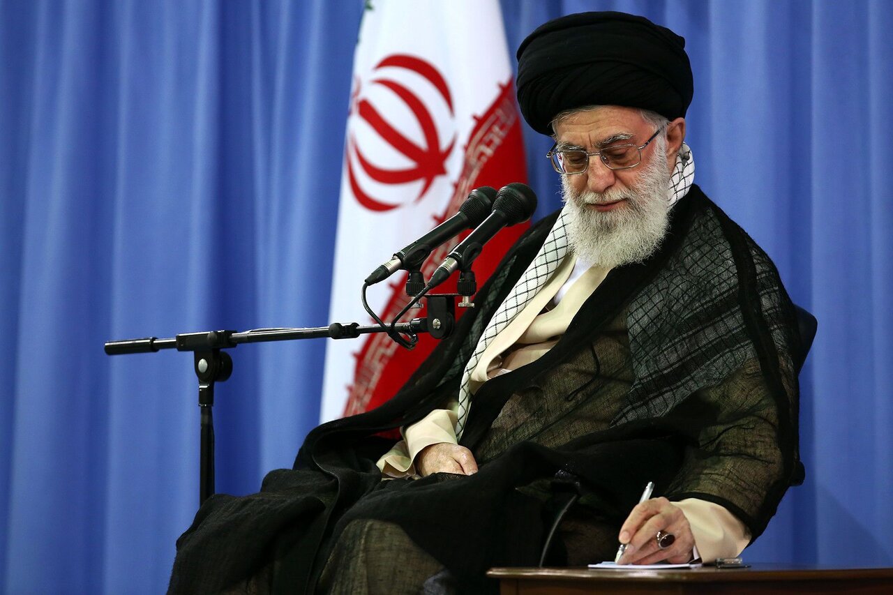 بازخوانی اندیشههای رهبر انقلاب در حوزه کار و اشتغال؛ میلیونها جوان آماده به کارند / بیکاری , اشتغال , کارآفرینی , جوانان , رهبر انقلاب