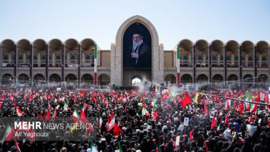لوموند: دومین روز تشییع رهبر شهید با حضور گسترده عزاداران برگزار شد