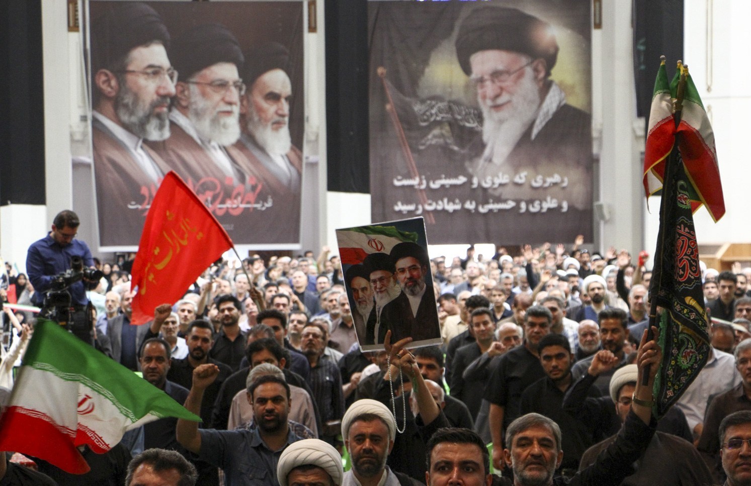 همافزایی نخبگان دانشگاهی و حوزه در مراسم بدرقه رهبر شهید + تصاویر / اخبار فارس - اخبار استانها