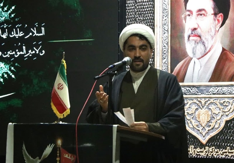 سلوک معنوی رهبر شهید، الگوی روشن تربیت و بصیرتافزایی در نیروهای مسلح / اخبار استان تهران - اخبار استانها