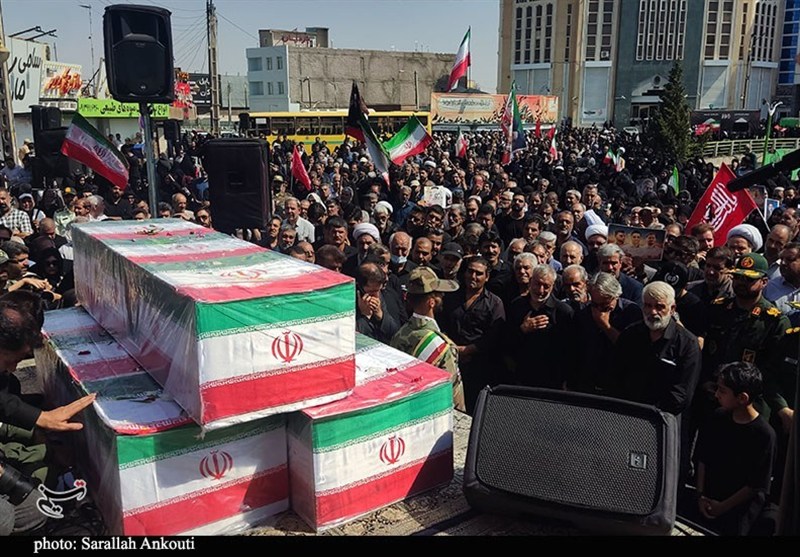 تشییع حماسی سه شهید رفسنجانی؛ از وداع مردم تا تأکید بر ادامه راه شهدا / اخبار کرمان - اخبار استانها