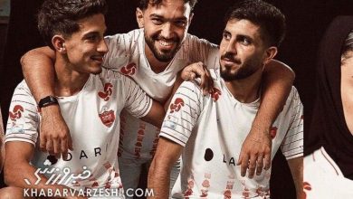 پرسپولیس از کیت دوم خود با حضور بازیکنان رونمایی کرد / پرسپولیس , کیت دوم , رونمایی , فوتبال , باشگاه پرسپولیس