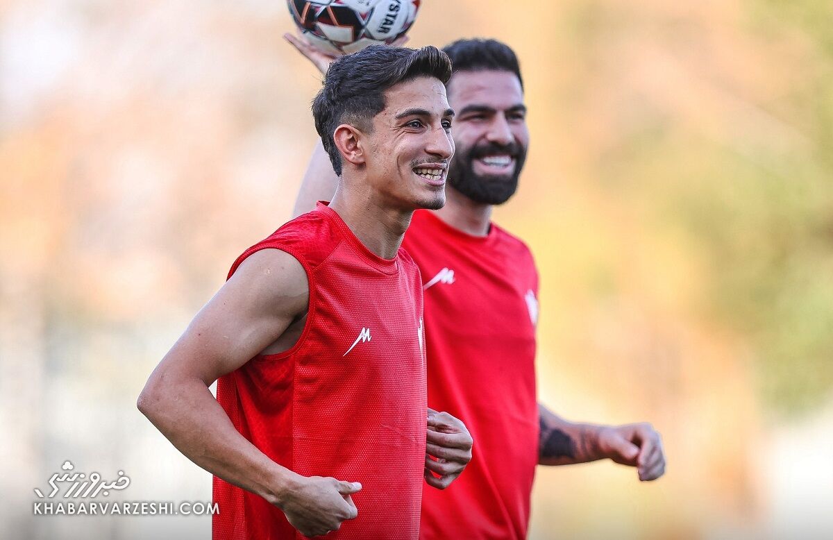 تارتار مدافع راست پرسپولیس را غافلگیر کرد؛ آزمون در پست غیرمنتظره / پرسپولیس , تارتار , امیرحسین محمودی , دفاع راست , فوتبال ایران