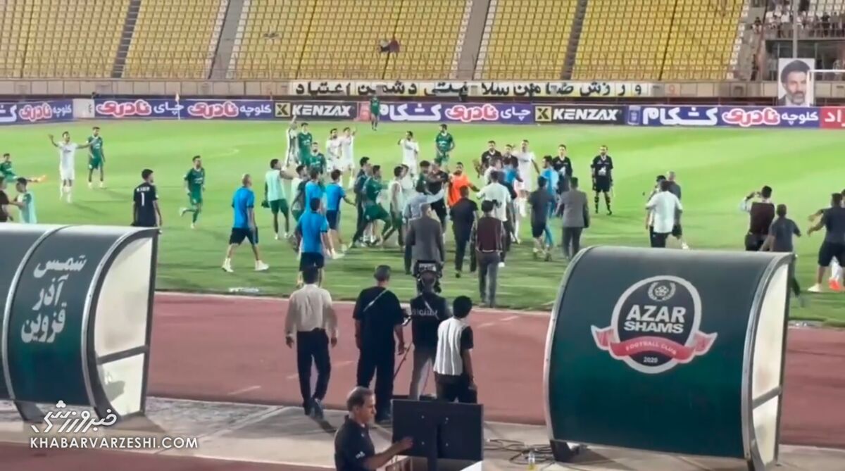 درگیری بازیکنان شمس آذر و آلومینیوم در پایان بازی لیگ برتر / شمس آذر , آلومینیوم اراک , لیگ برتر , فوتبال , درگیری بازیکنان