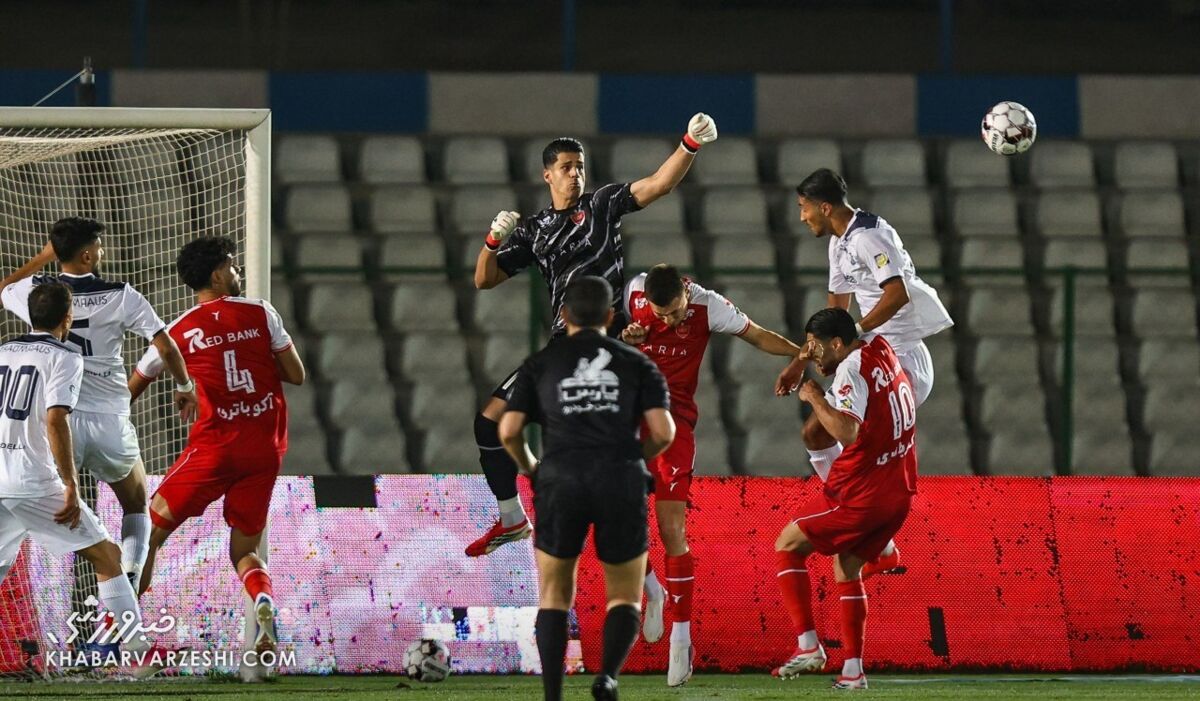 حضور جیمیجامپ در بازی پرسپولیس؛ پیام نیازمند در آغوش تماشاگر! / پرسپولیس , ملوان , پیام نیازمند , جیمی جامپ , لیگ برتر