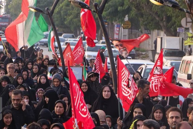 طنین «لبیک یا حسین» در پیادهروی جاماندگان اربعین در بوشهر / اخبار بوشهر - اخبار استانها