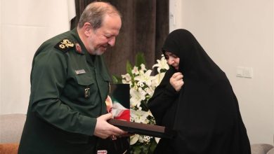 دیدار سرپرست وزارت دفاع با خانواده شهدای جنگ رمضان / اخبار سیاسی روز , اخبار نیروهای مسلح ایران