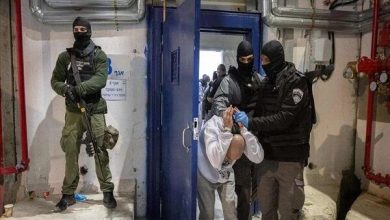 حمله نظامیان صهیونیست به اسرای فلسطینی و غارت اموال آنها