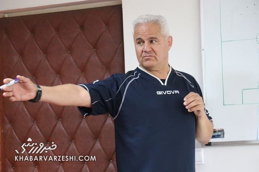فرشاد پیوس: شوت از راه دور و پاس پشت دفاع، کلید شکستن دفاع ۵ نفره استقلال / فرشاد پیوس , پرسپولیس , استقلال , دربی , فوتبال ایران