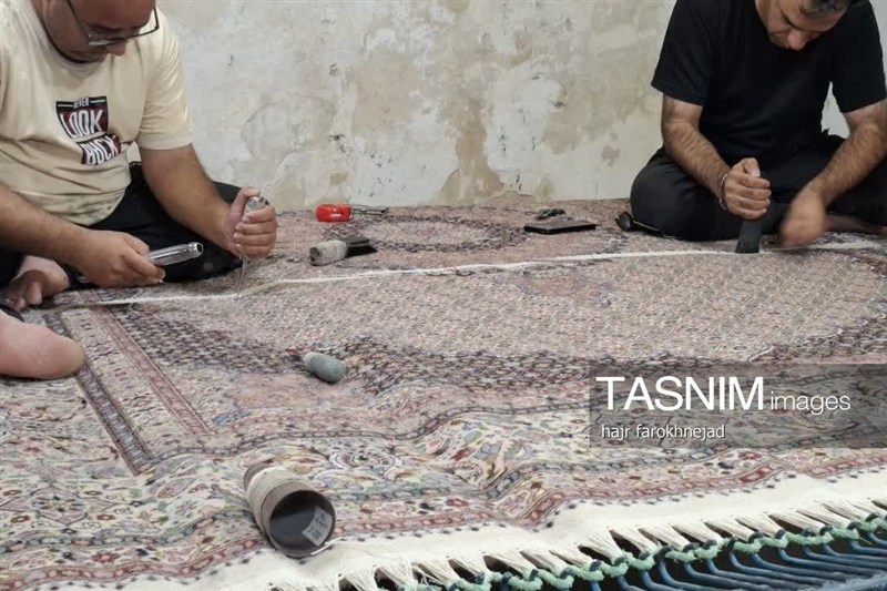 رفوگری فرش بیرجند در پیچوخم رکود؛ هنری که نفسهای آخر میکشد+ تصویر / اخبار خراسان جنوبی - اخبار استانها