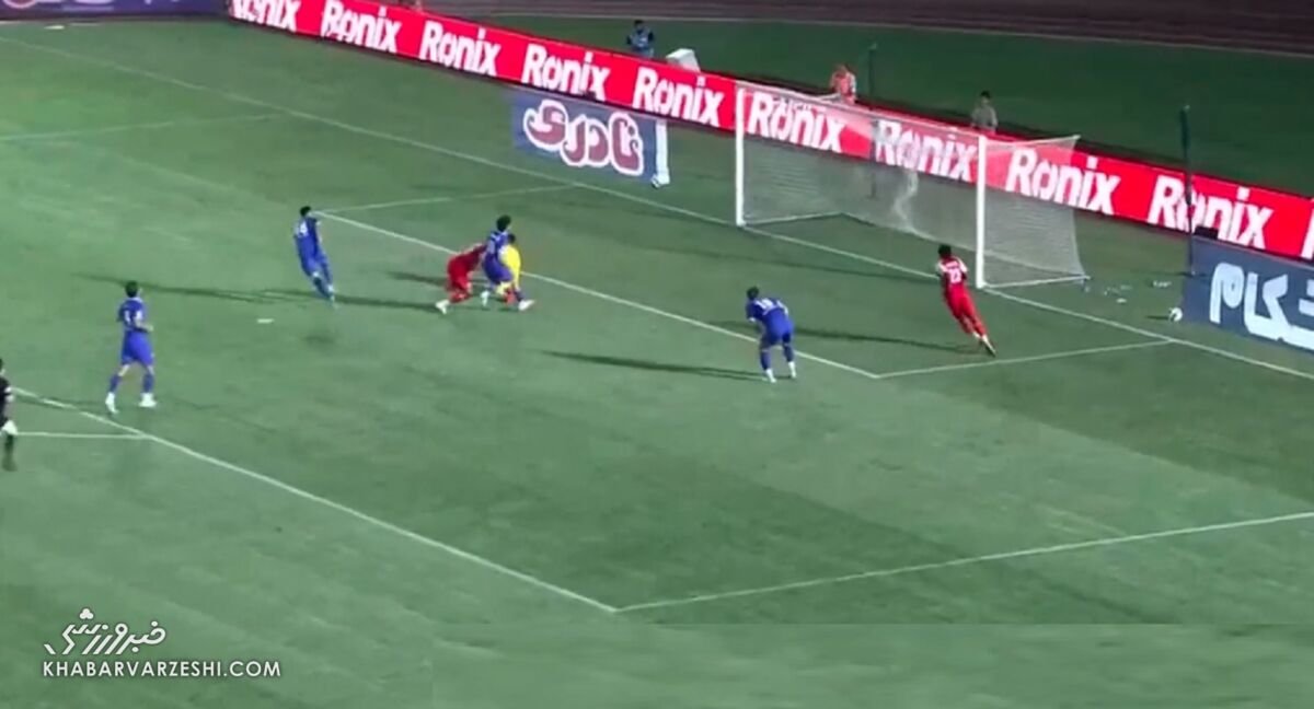 پرسپولیس با گل شهرآبادی در ثانیههای پایانی صدرنشین لیگ شد / پرسپولیس , استقلال خوزستان , لیگ برتر , پوریا شهرآبادی , صدرنشینی
