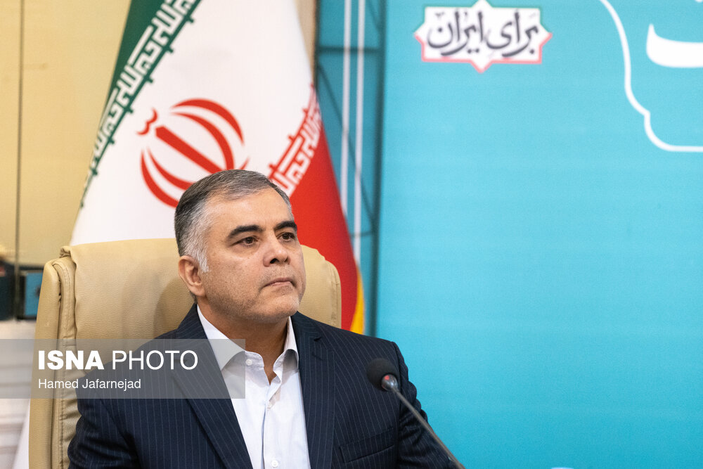 وزیر نفت: رسانهها جلوههای ایثار کارکنان صنعت نفت را منعکس کردند / صنعت نفت , ایثار , رسانه , تولید , تأمین انرژی