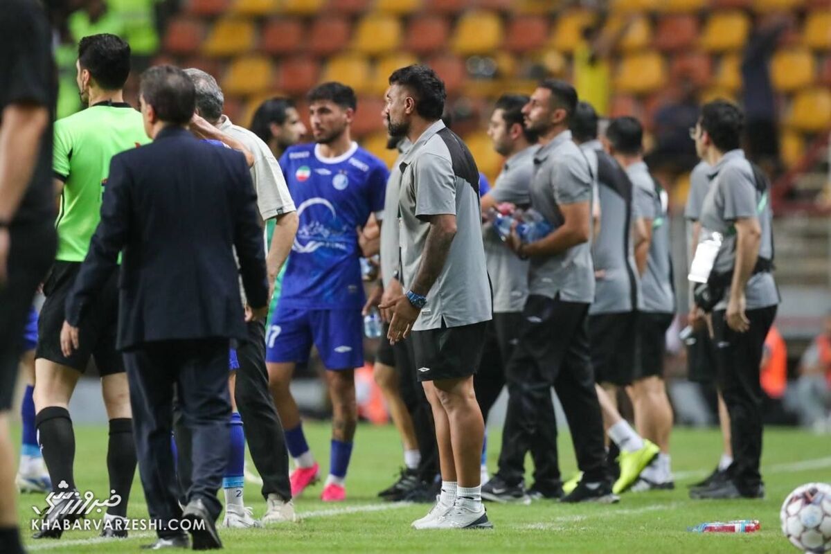 مدیر رسانهای استقلال: کمیته انضباطی پرچم استقلال را آتش زد، اما تنها هنرش بستنِ درِ ورزشگاههاست! / استقلال , کمیته انضباطی , فدراسیون فوتبال , مهدی واعظی , فولاد
