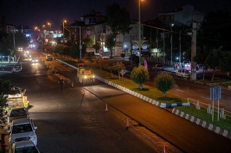 آسفالتریزی شبانه با هدف ارتقای کیفیت معابر رشت ادامه دارد / اخبار گیلان - اخبار استانها