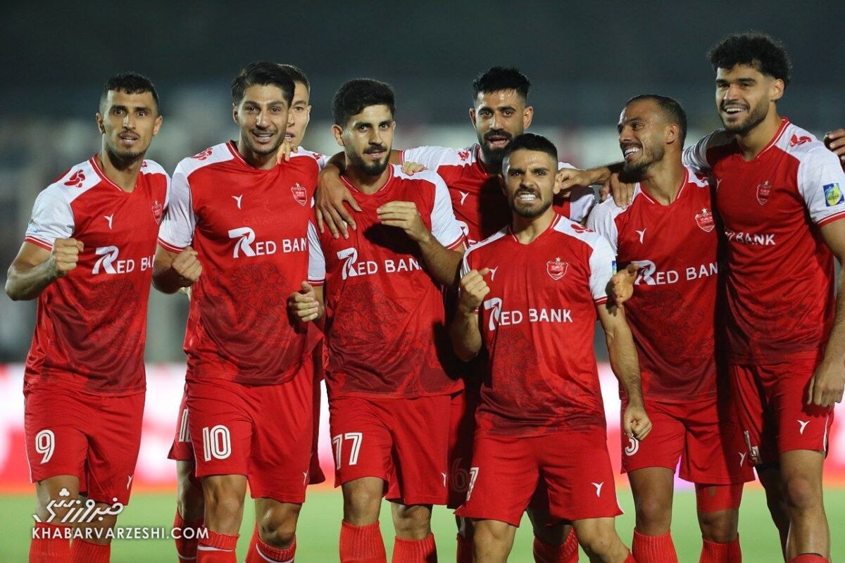 پرسپولیس با چهار گل از سد استقلال خوزستان گذشت و صدرنشین شد / پرسپولیس , استقلال خوزستان , لیگ برتر , فوتبال , چهار-یک