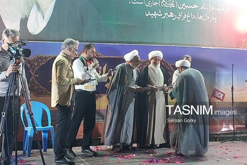 تجلیل از واقفان و بانیان امامزادگان بوشهر در اجتماع شبانه مردم / اخبار بوشهر - اخبار استانها