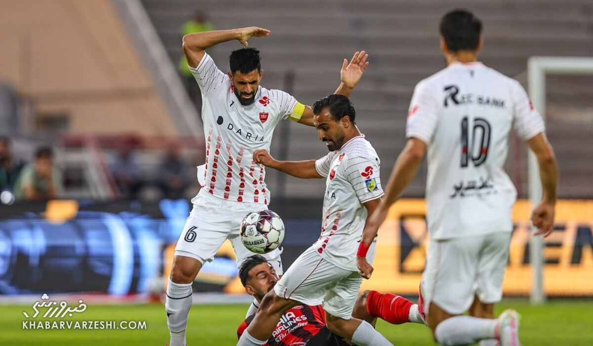 نارضایتی پرسپولیس از دو صحنه جنجالی؛ کارشناسان داوری اختلاف نظر دارند / پرسپولیس , تراکتور , کارشناس داوری , اشتباه داوری , لیگ برتر